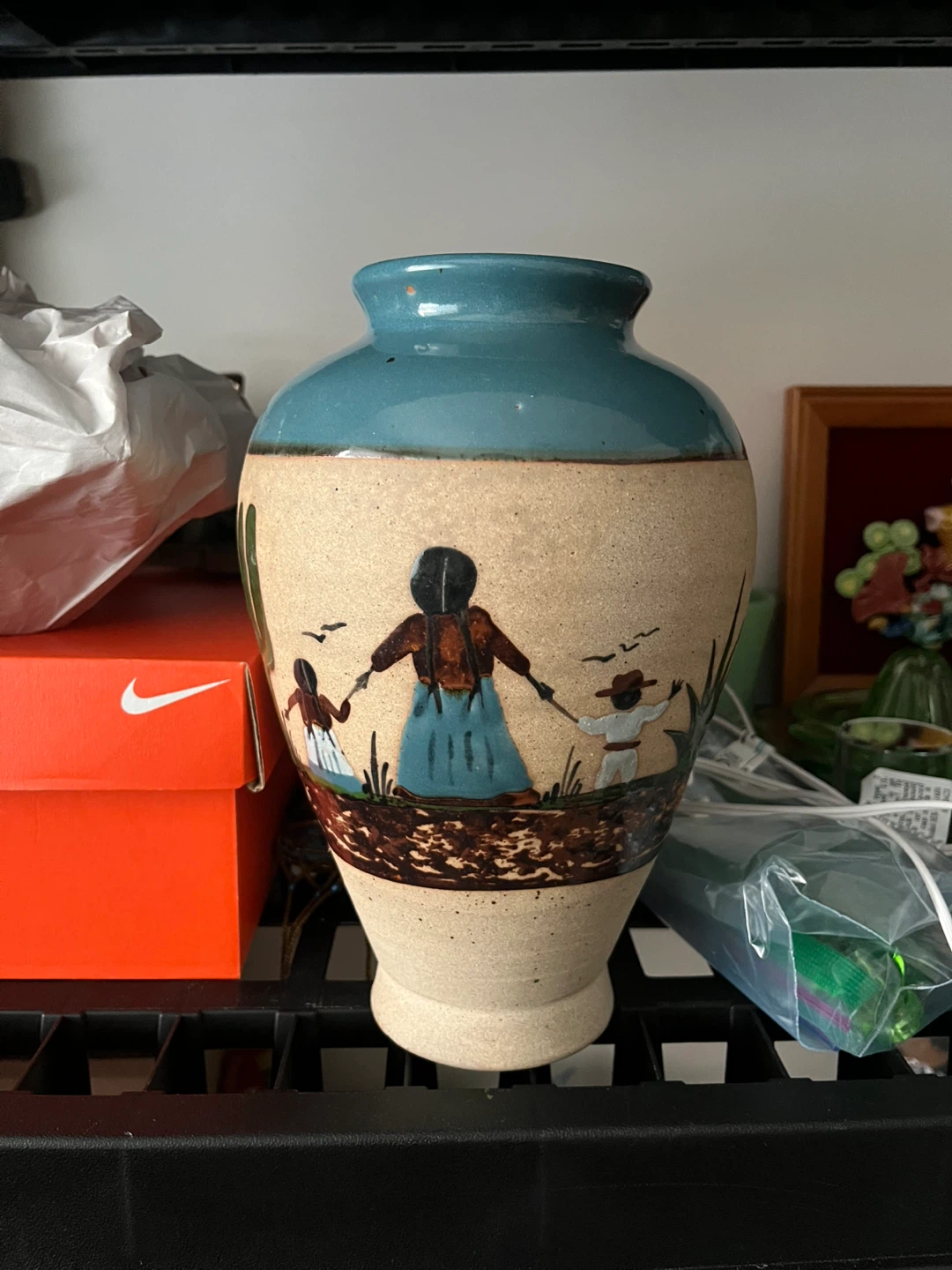 Large Mexican pottery holding hands vintage - photo 2