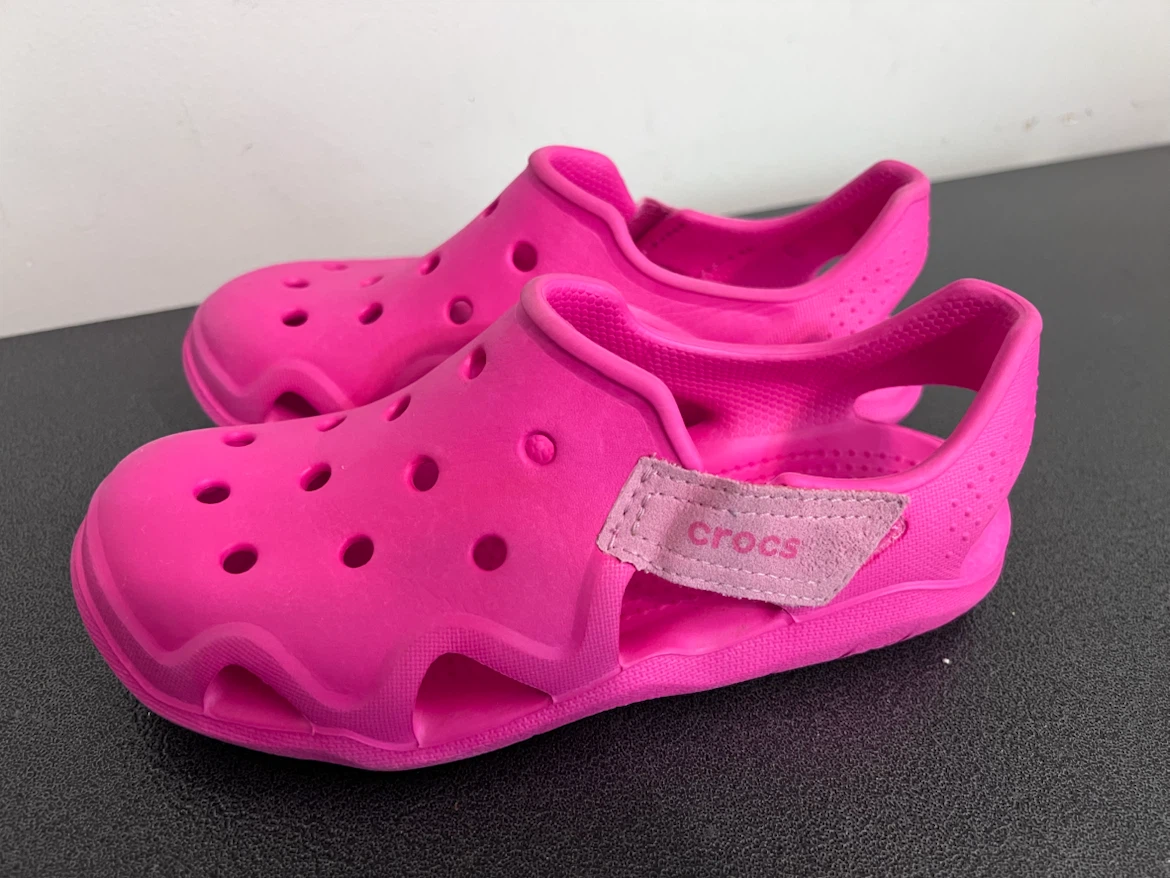 Crocs Swiftwater Wave Kids Sandals – J2 – Electric Pink 💗 - photo 3