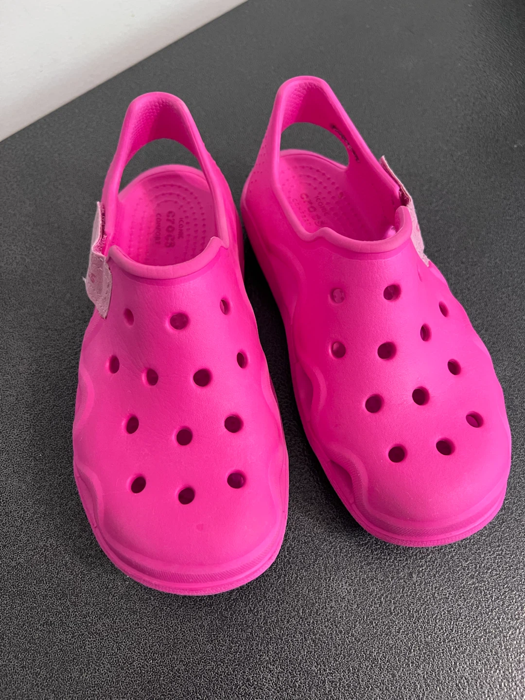 Crocs Swiftwater Wave Kids Sandals – J2 – Electric Pink 💗 - photo 4