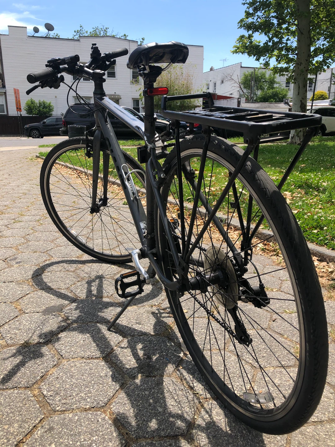 Grey Hybrid GIANT bike - photo 2