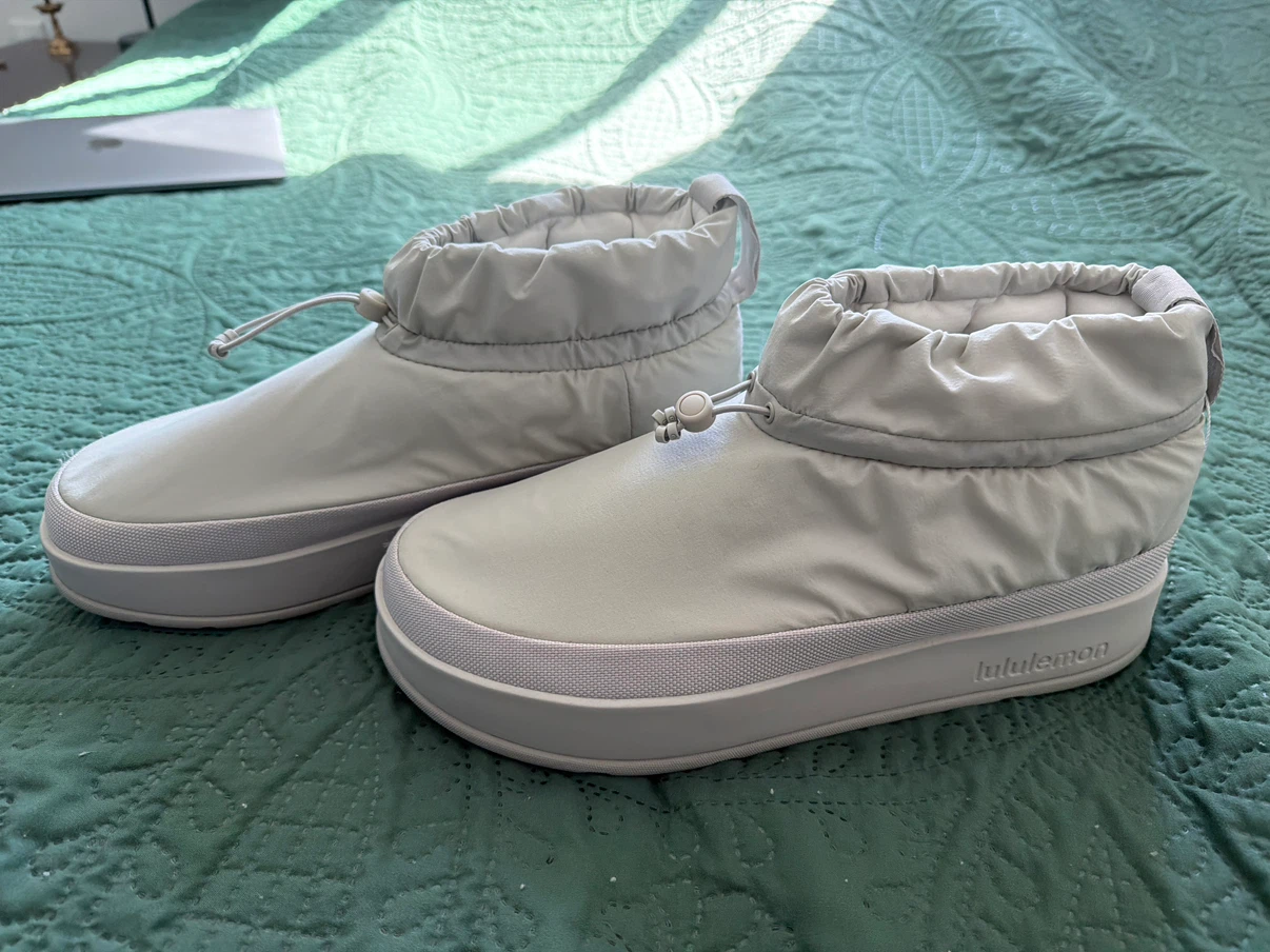 Lululemon Women's Wunder Puff Mini Boots - Size 11 - photo 2