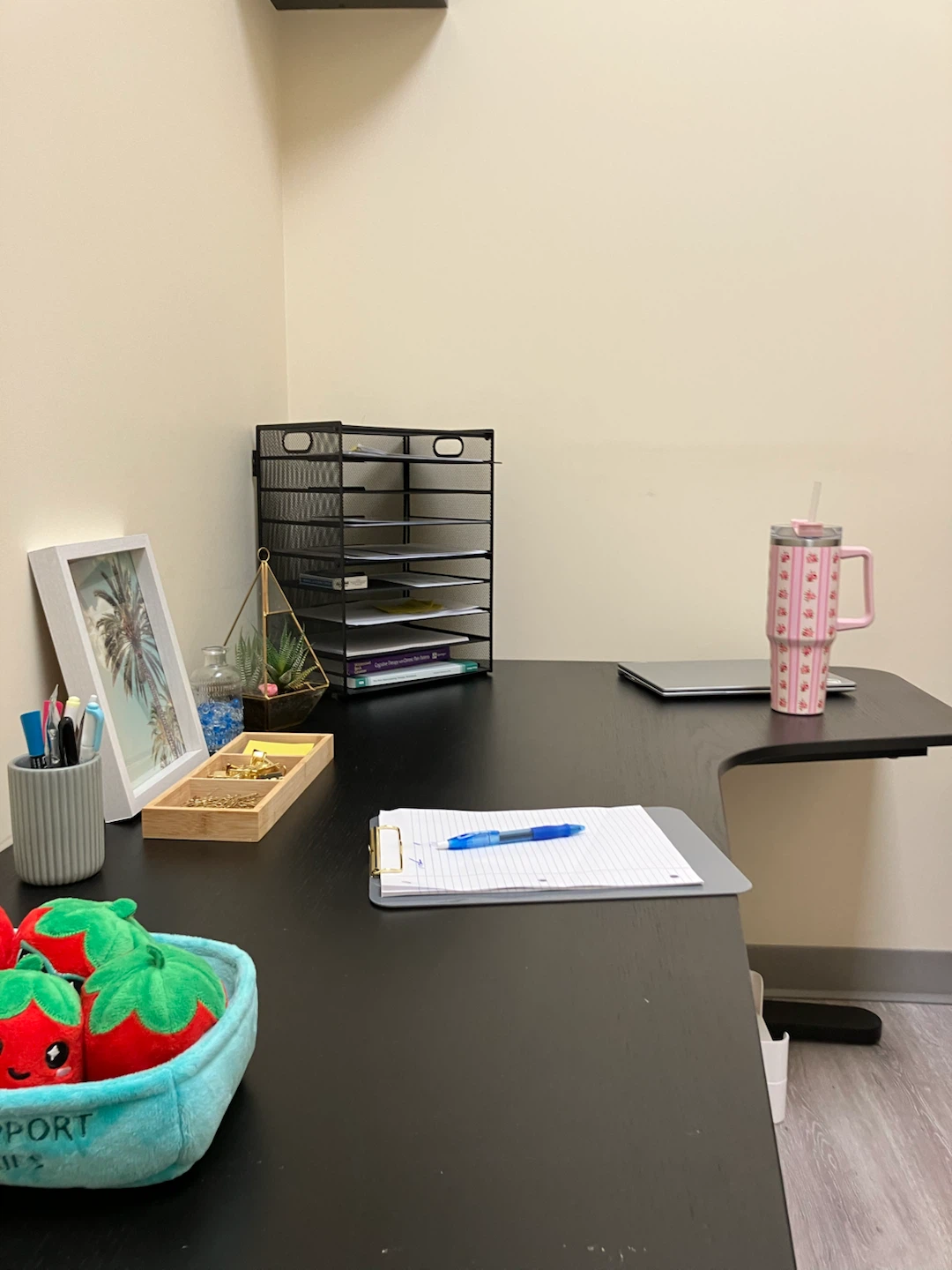 Office desk - photo 2