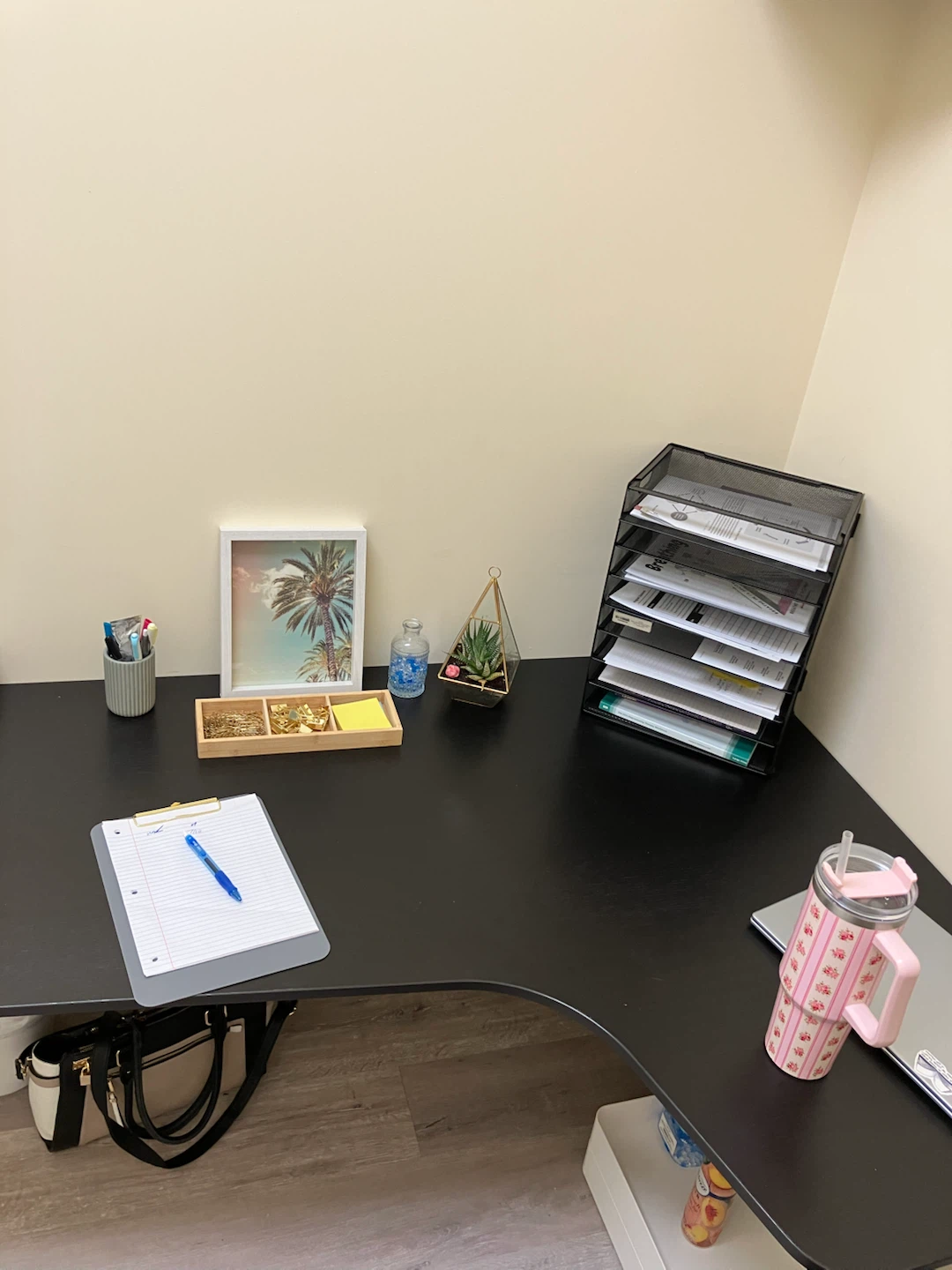 Office desk - photo 3