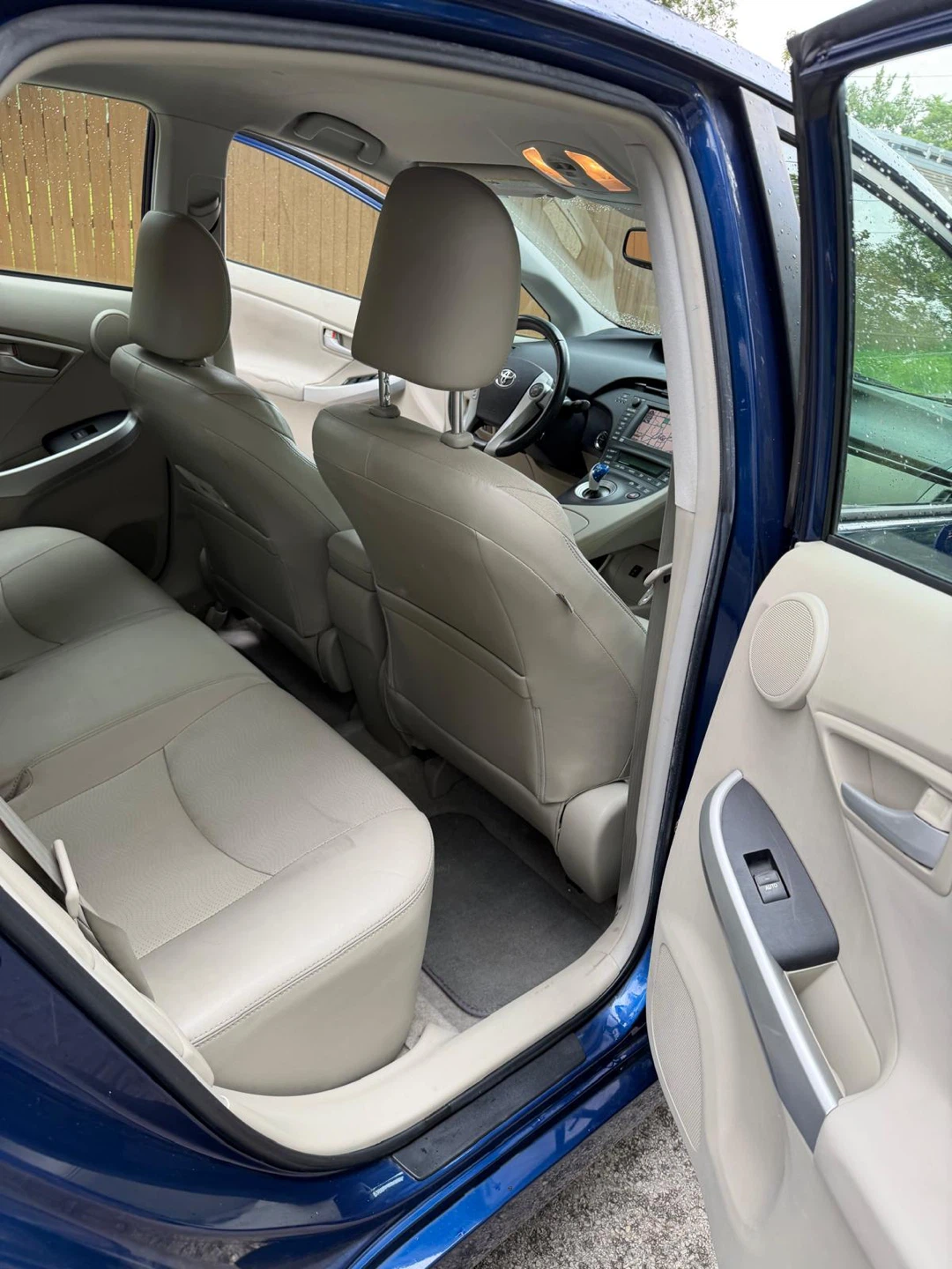 Blue Toyota Prius Hybrid - photo 3