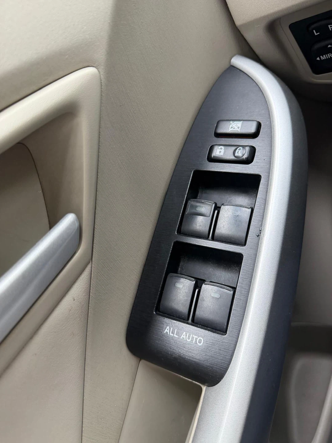 Blue Toyota Prius Hybrid - photo 5
