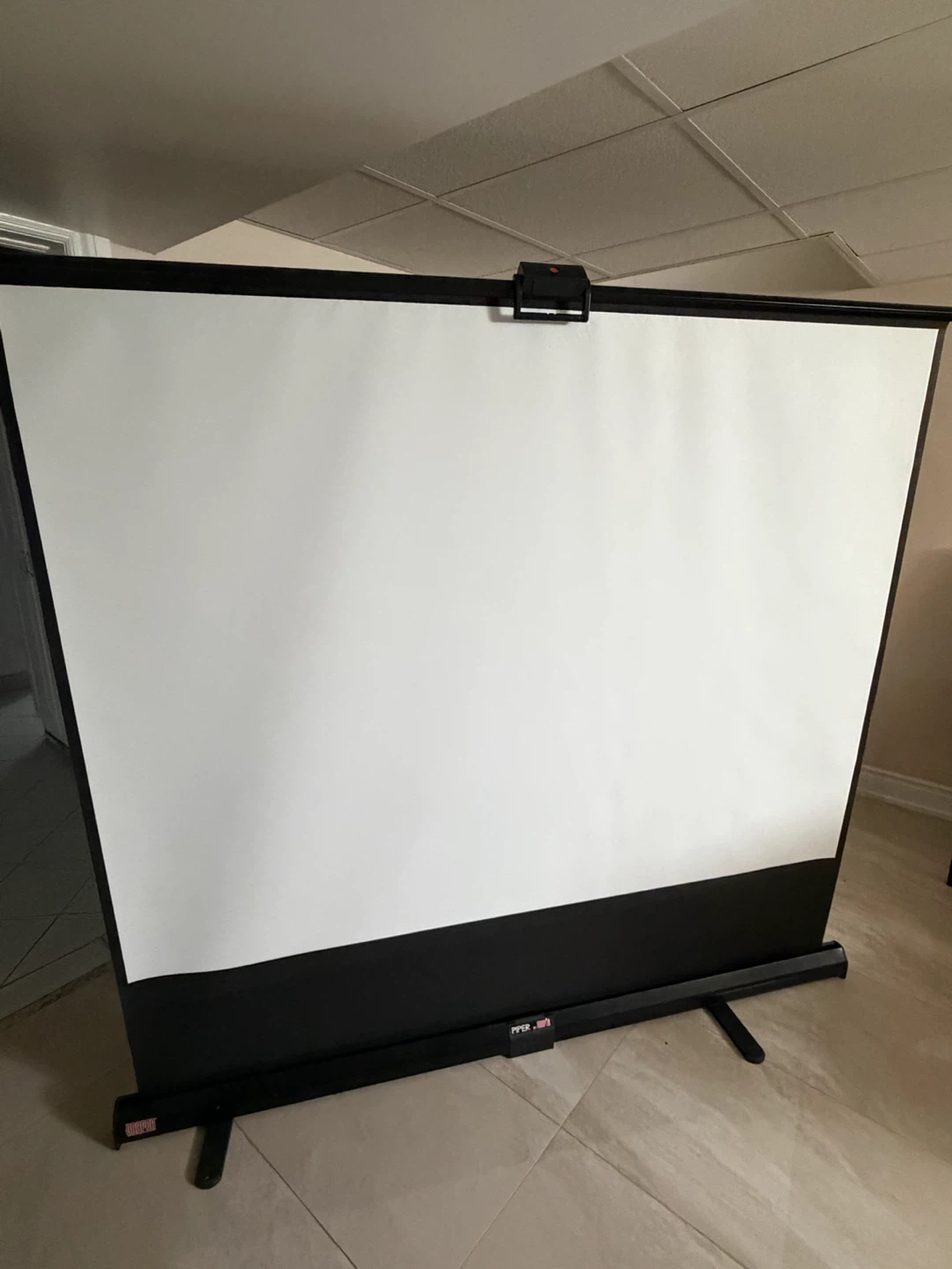 Piper Projector Screen