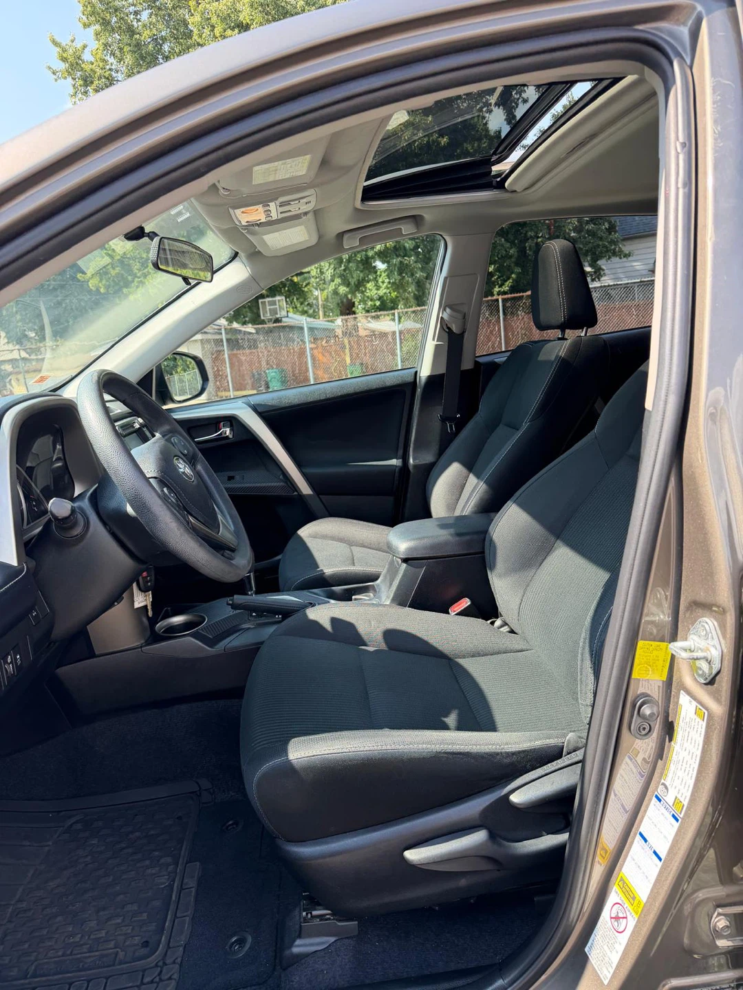 Toyota RAV4 Interior - Black Seats & Sunroof - photo 3