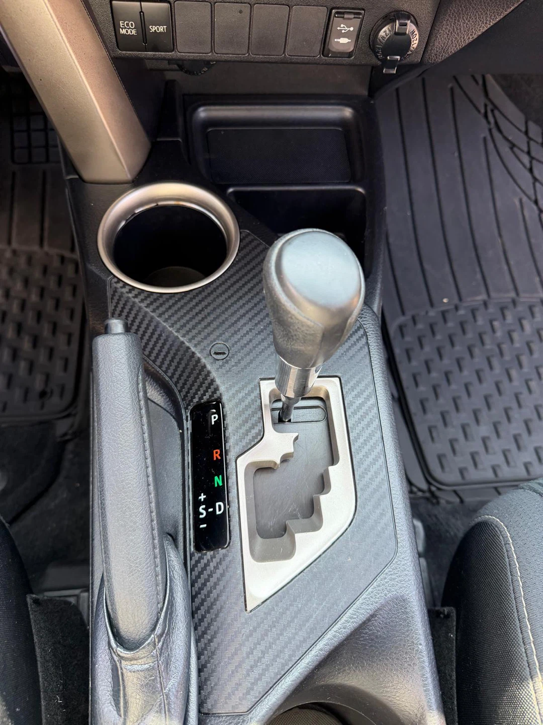Toyota RAV4 Interior - Black Seats & Sunroof - photo 4