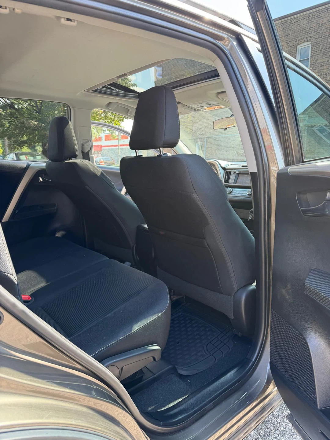 Toyota RAV4 Interior - Black Seats & Sunroof - photo 5