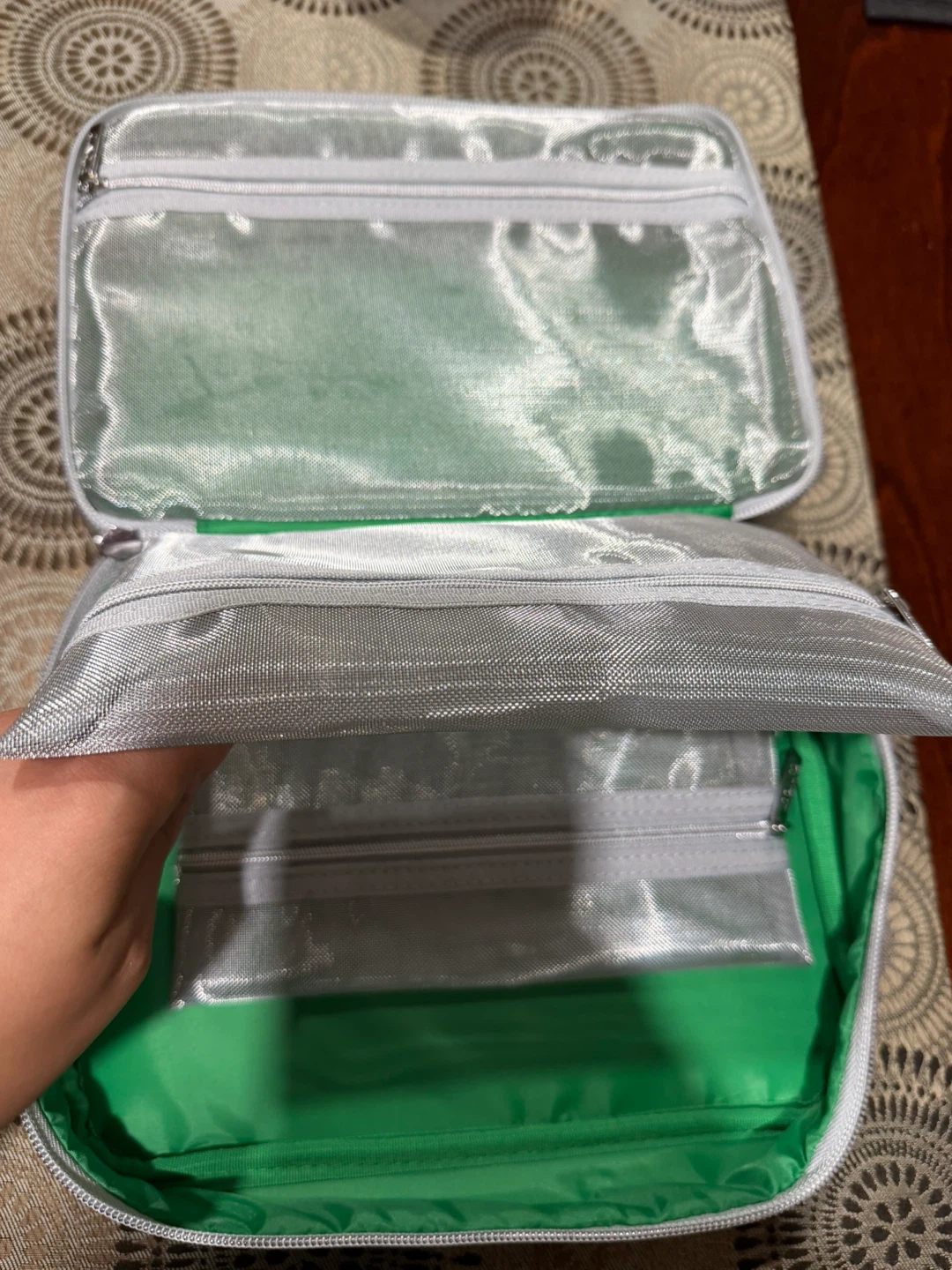 Clinique Silver Cosmetic Bag - photo 2