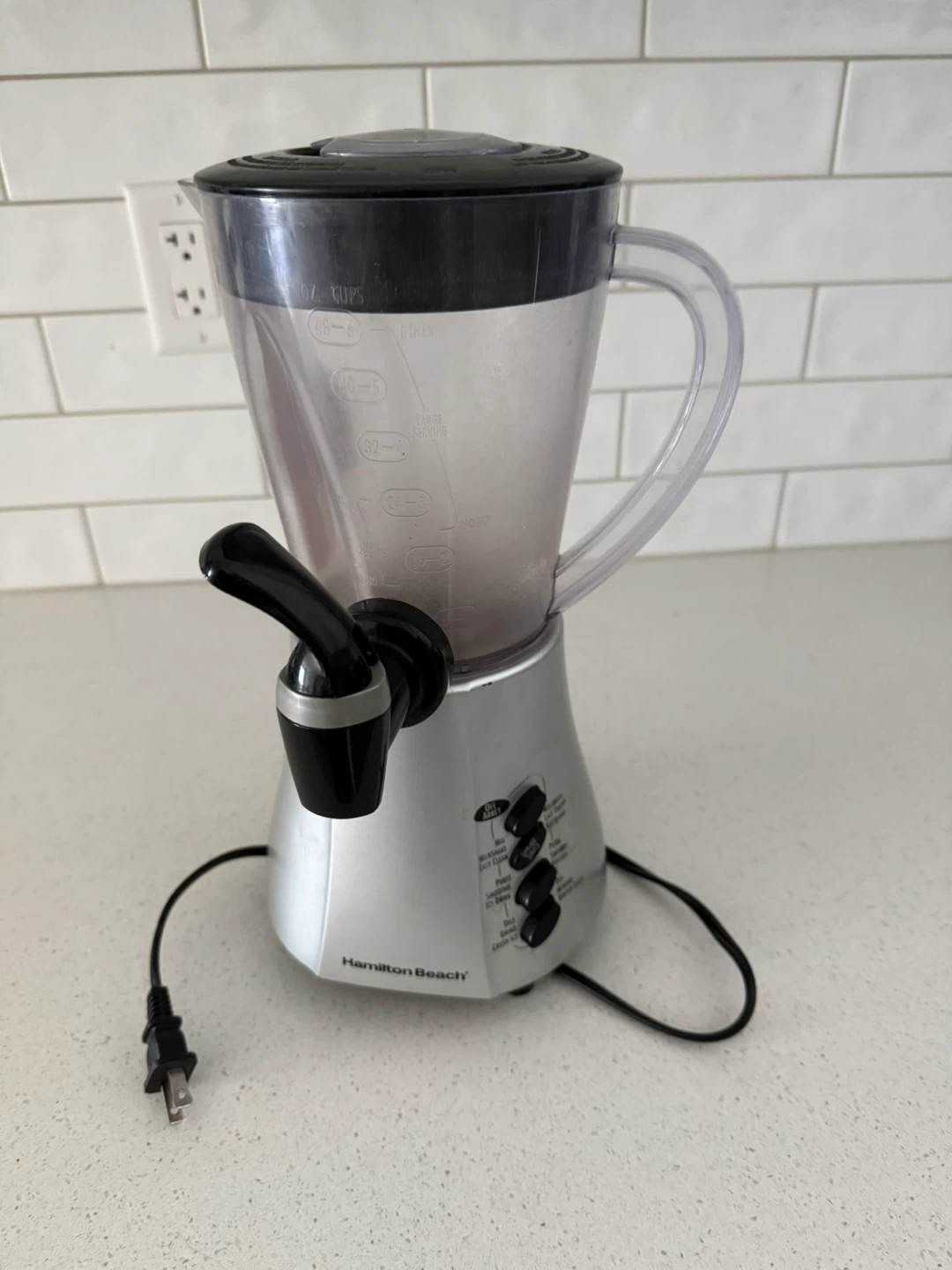Moving out sale - Hamilton Beach Blender with Dispenser - photo 4