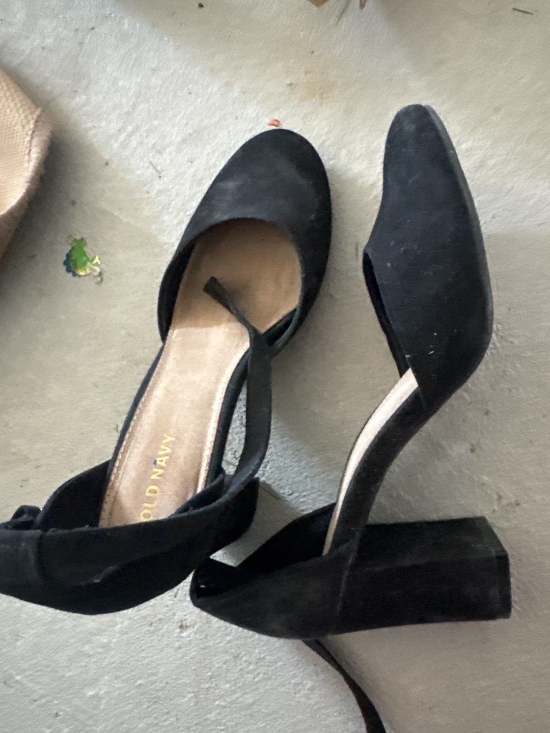 Old Navy Black Suede Block Heel Pumps - photo 2
