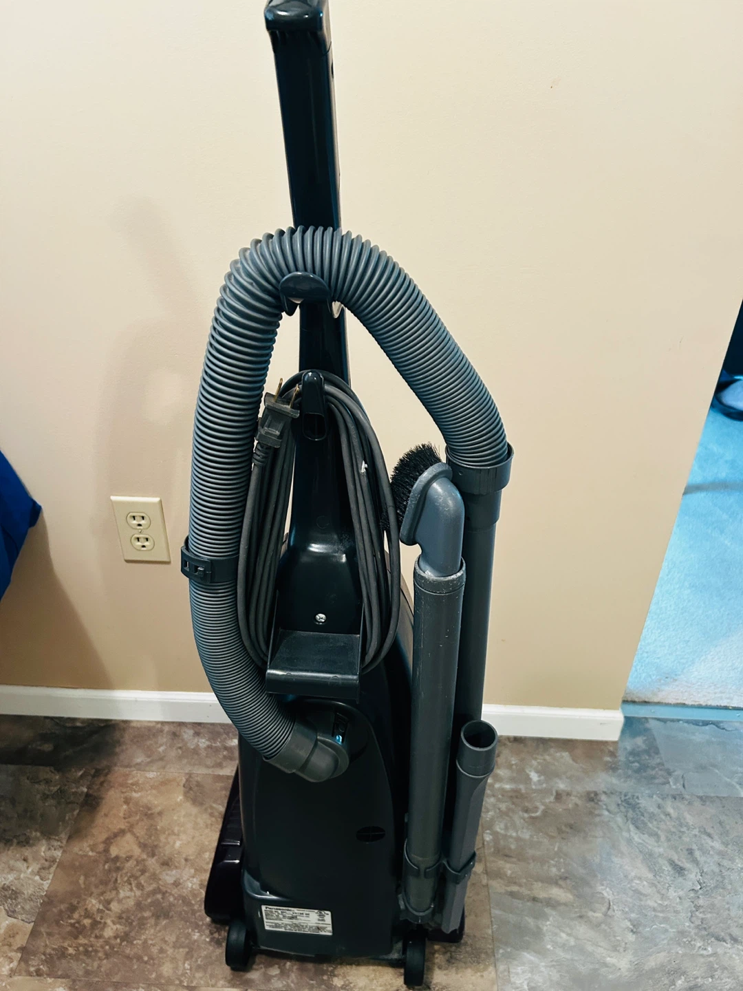 Panasonic Powerful upright Vacuum Cleaner - photo 3
