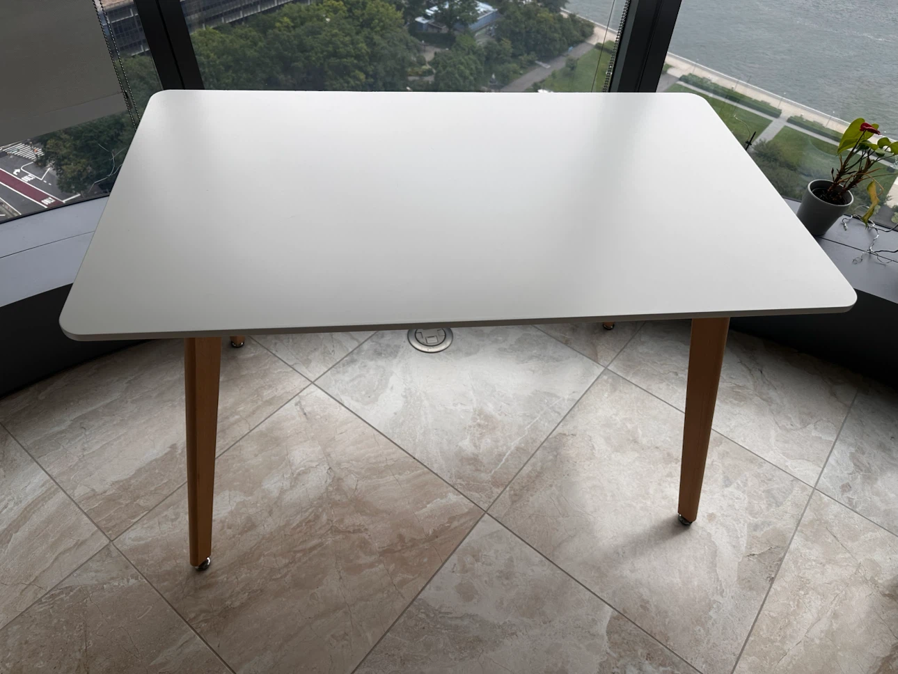 White Dining Table with 6 Chairs - photo 4