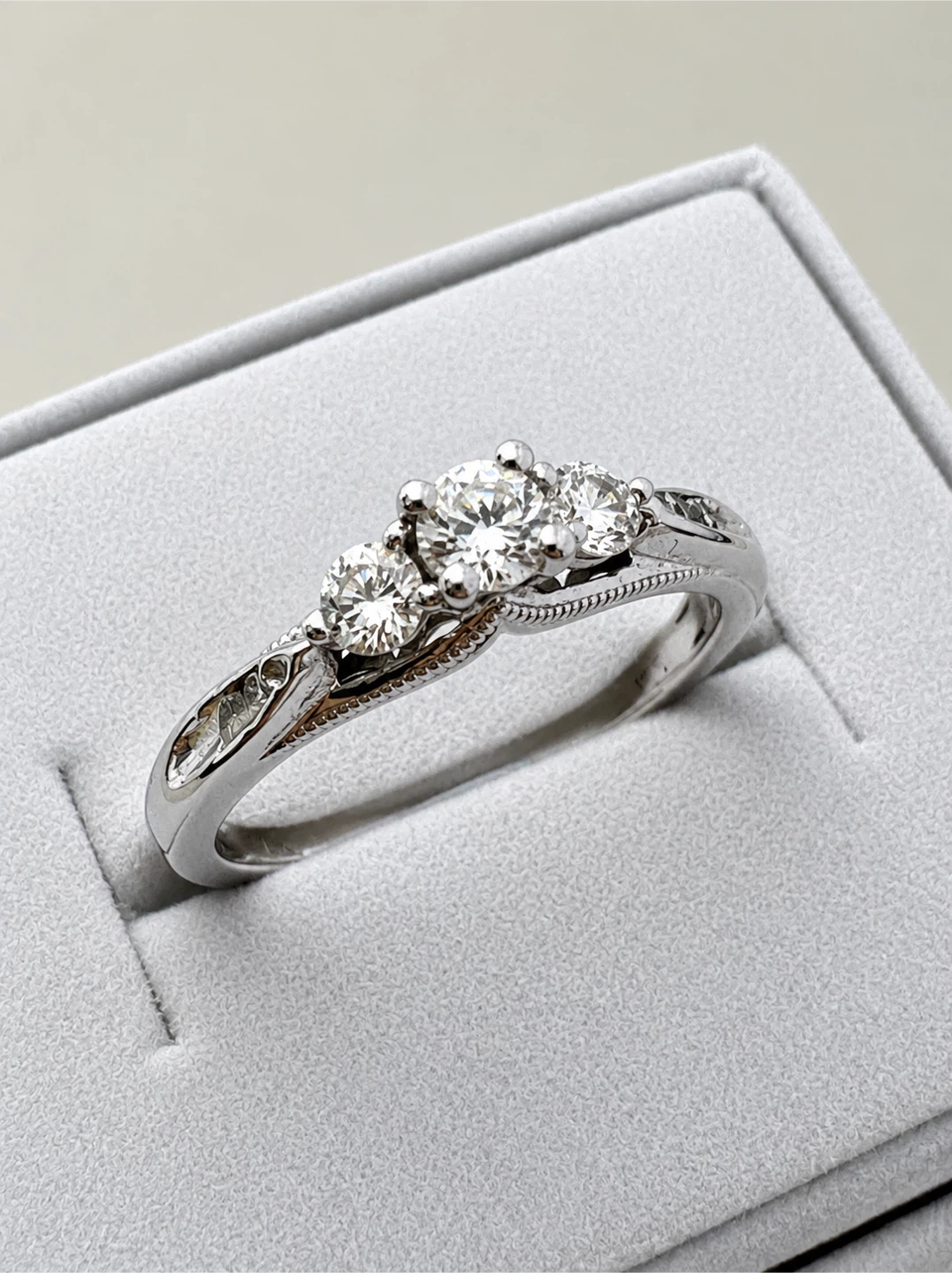 10K White Gold Diamond Engagement Ring Size 6.5 - photo 3
