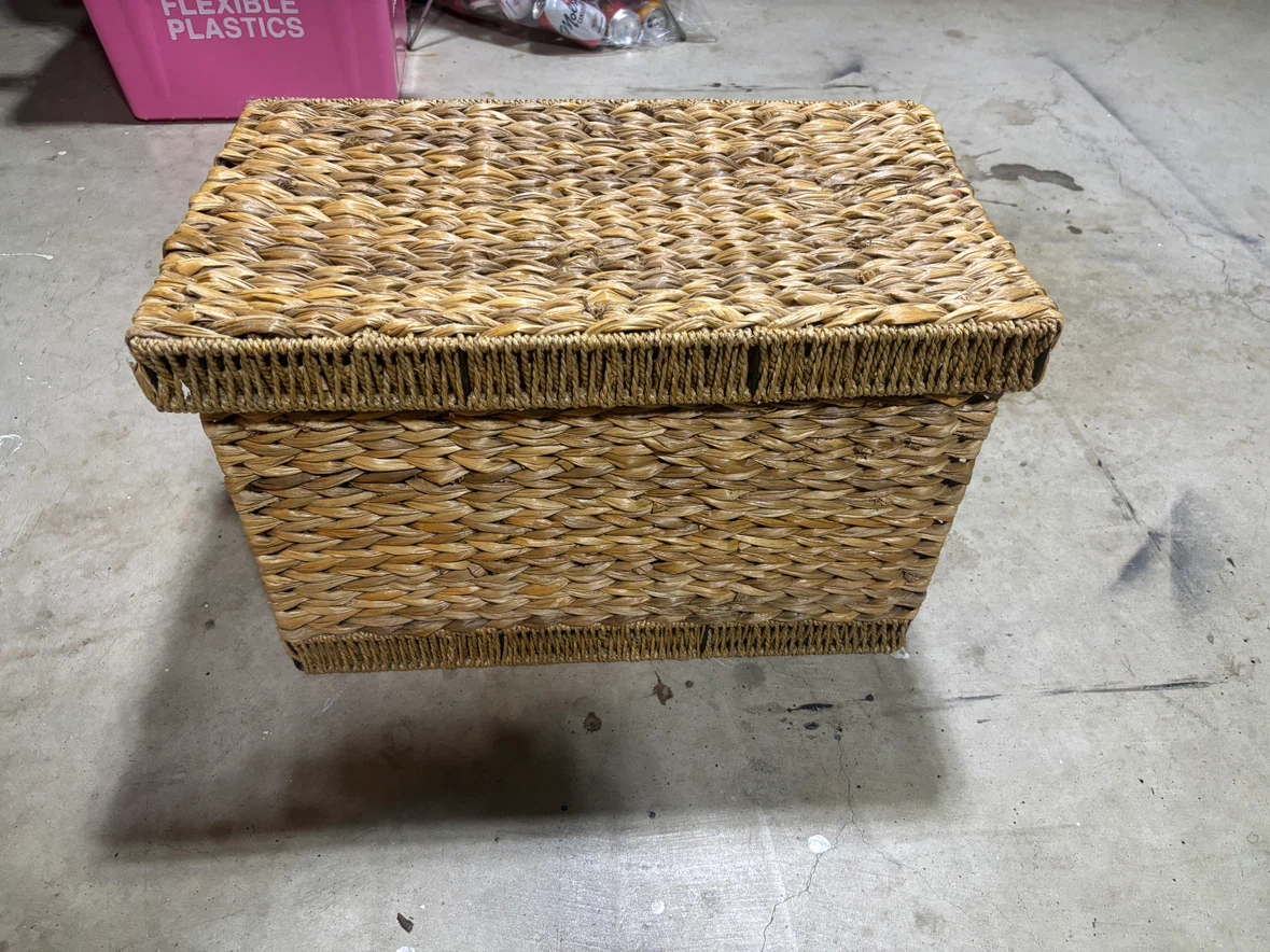 Wicker storage basket with lid