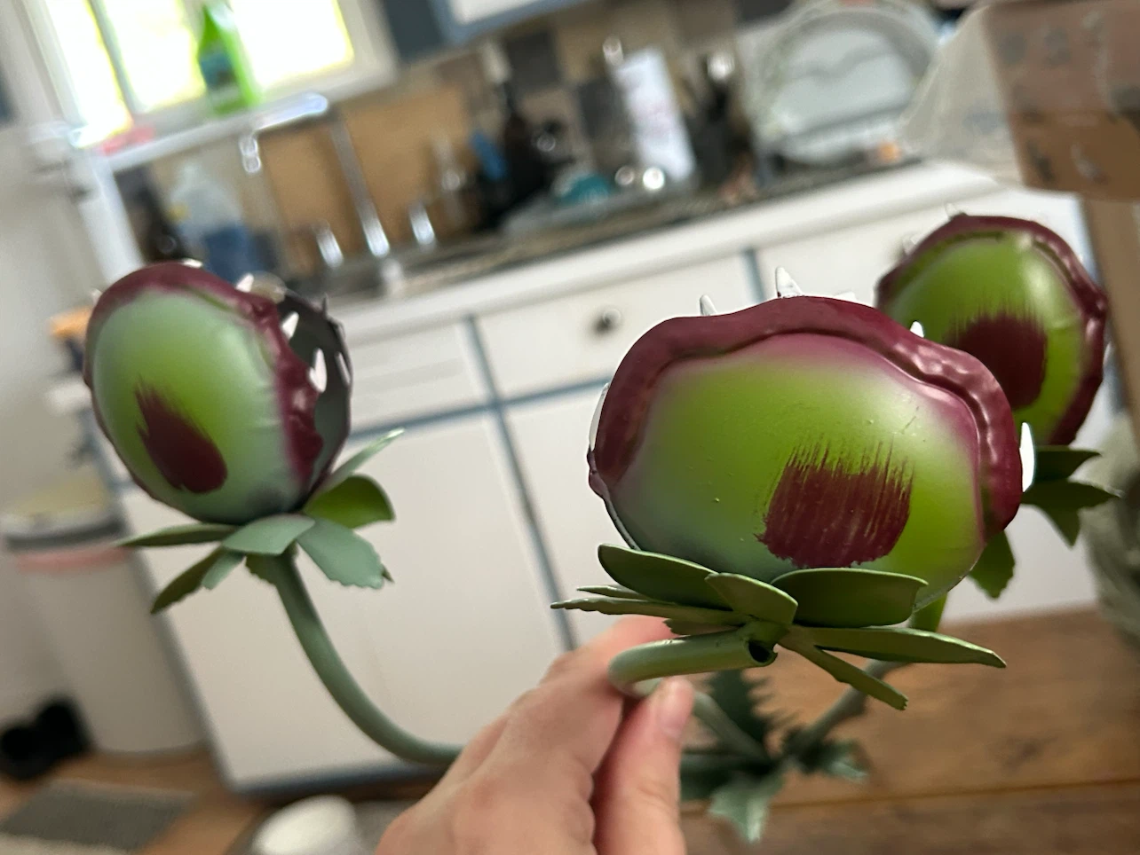 Painted Metal Venus Fly Trap Garden Decoration - photo 3