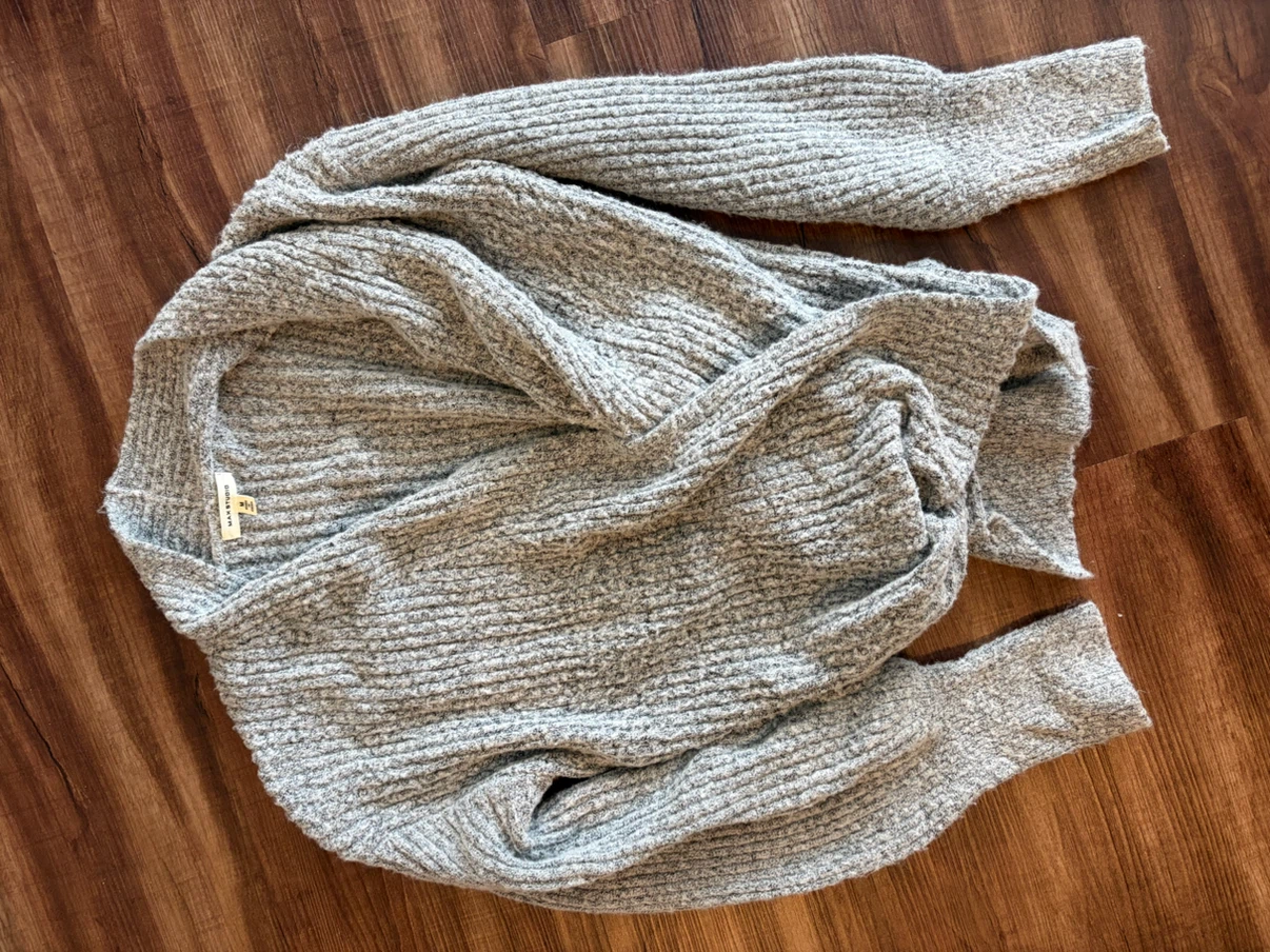 Women’s draping sweater