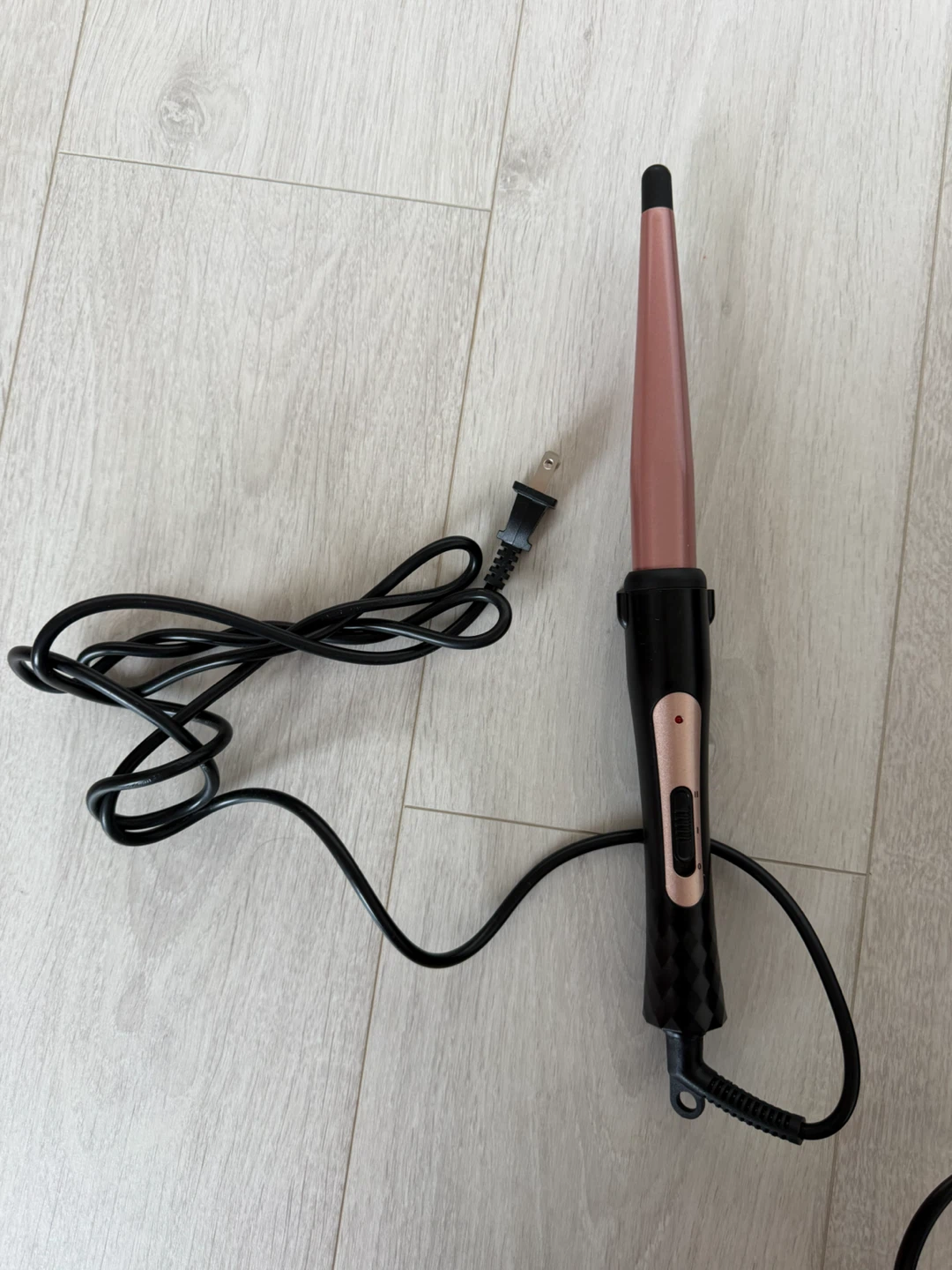Tapered Curling Wand with Heat Glove - photo 2