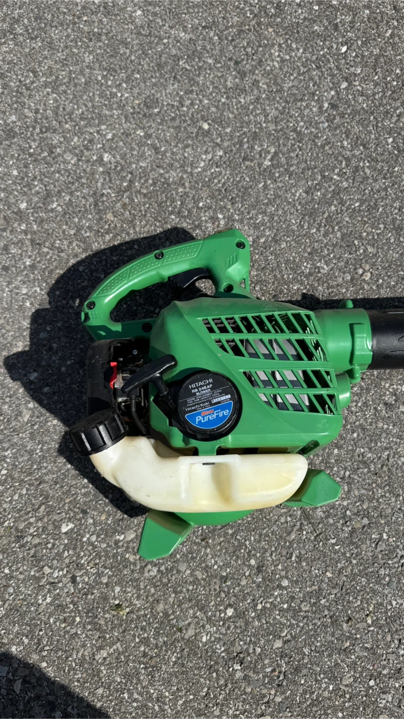 Hitachi Gas Leaf Blower