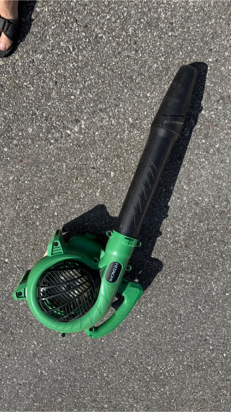 Hitachi Gas Leaf Blower - photo 2