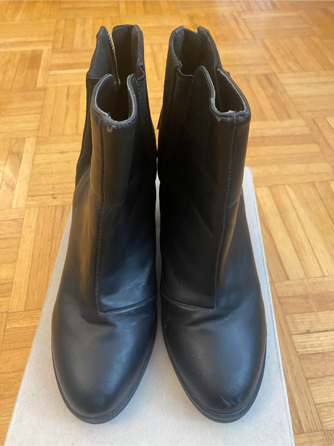 Divided Black Ankle Boots with Zipper