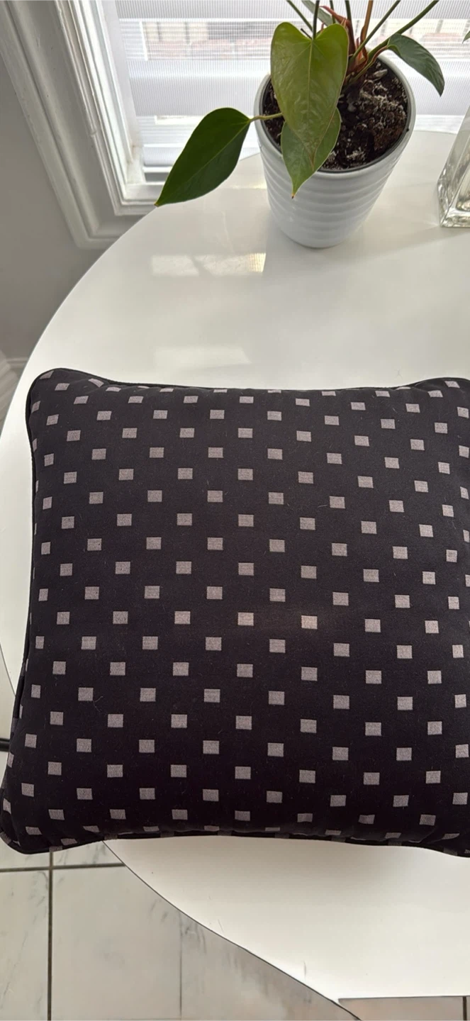 Pair of Square Pattern Throw Pillows - photo 4