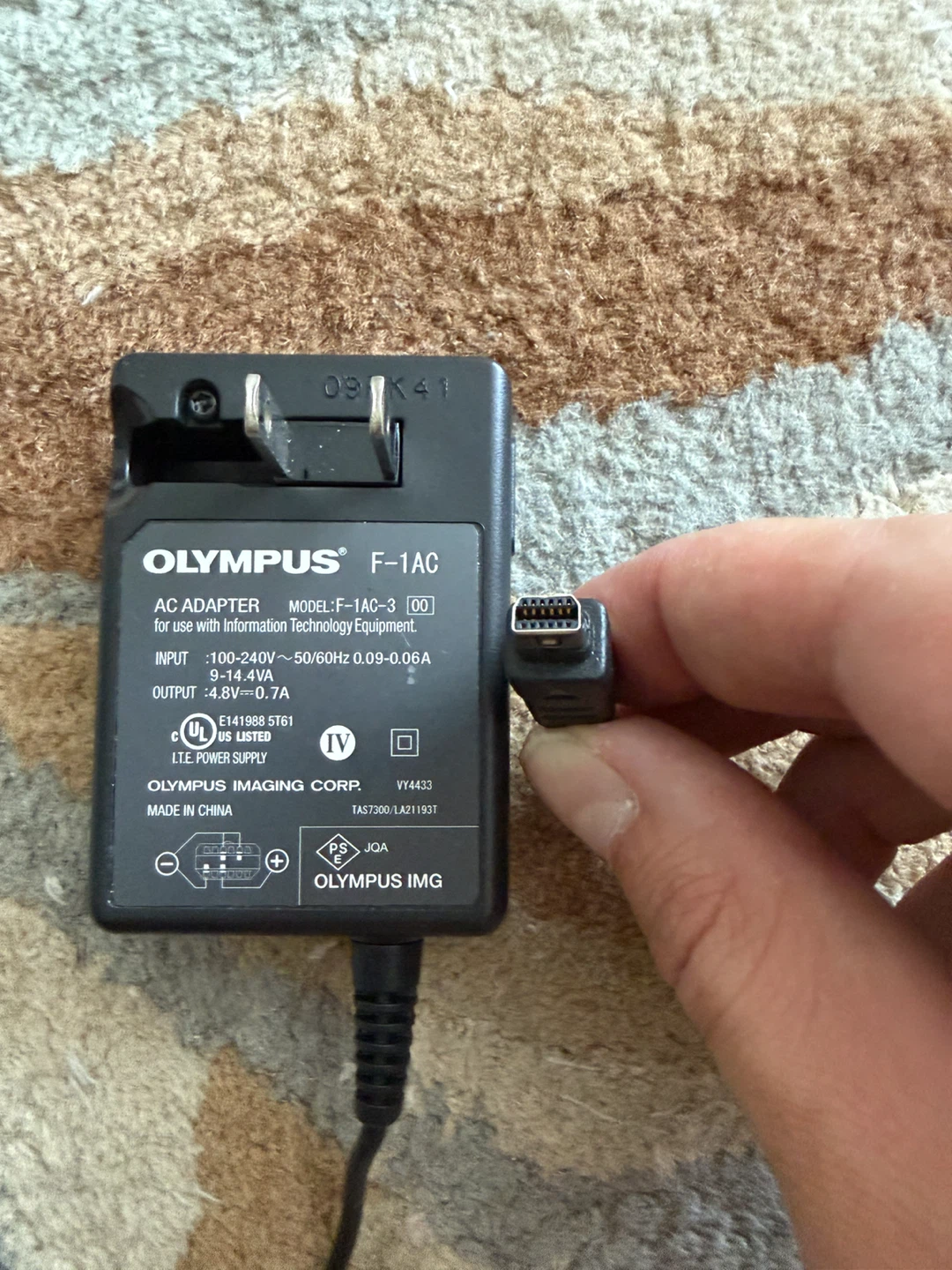 Olympus F-1AC-3 AC Charger Adapter - photo 2