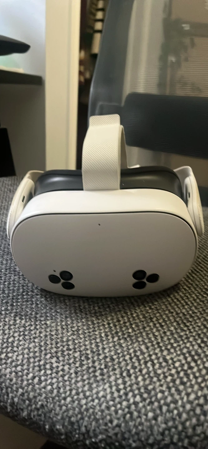 Meta Quest 3S 128 GB Virtual Reality Headset