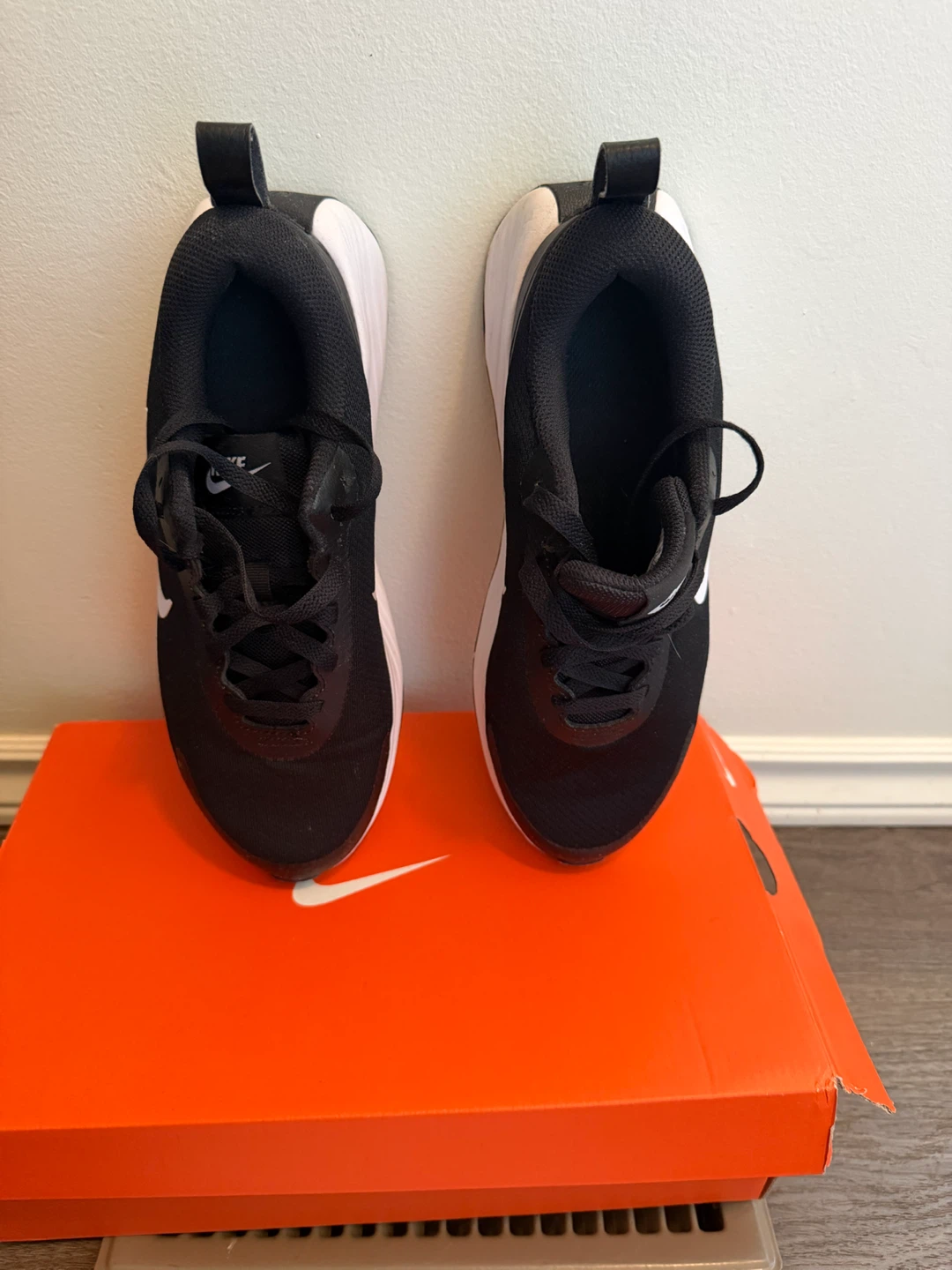 Nike Black & White Sneakers –Women’s Size 7.5 - photo 3