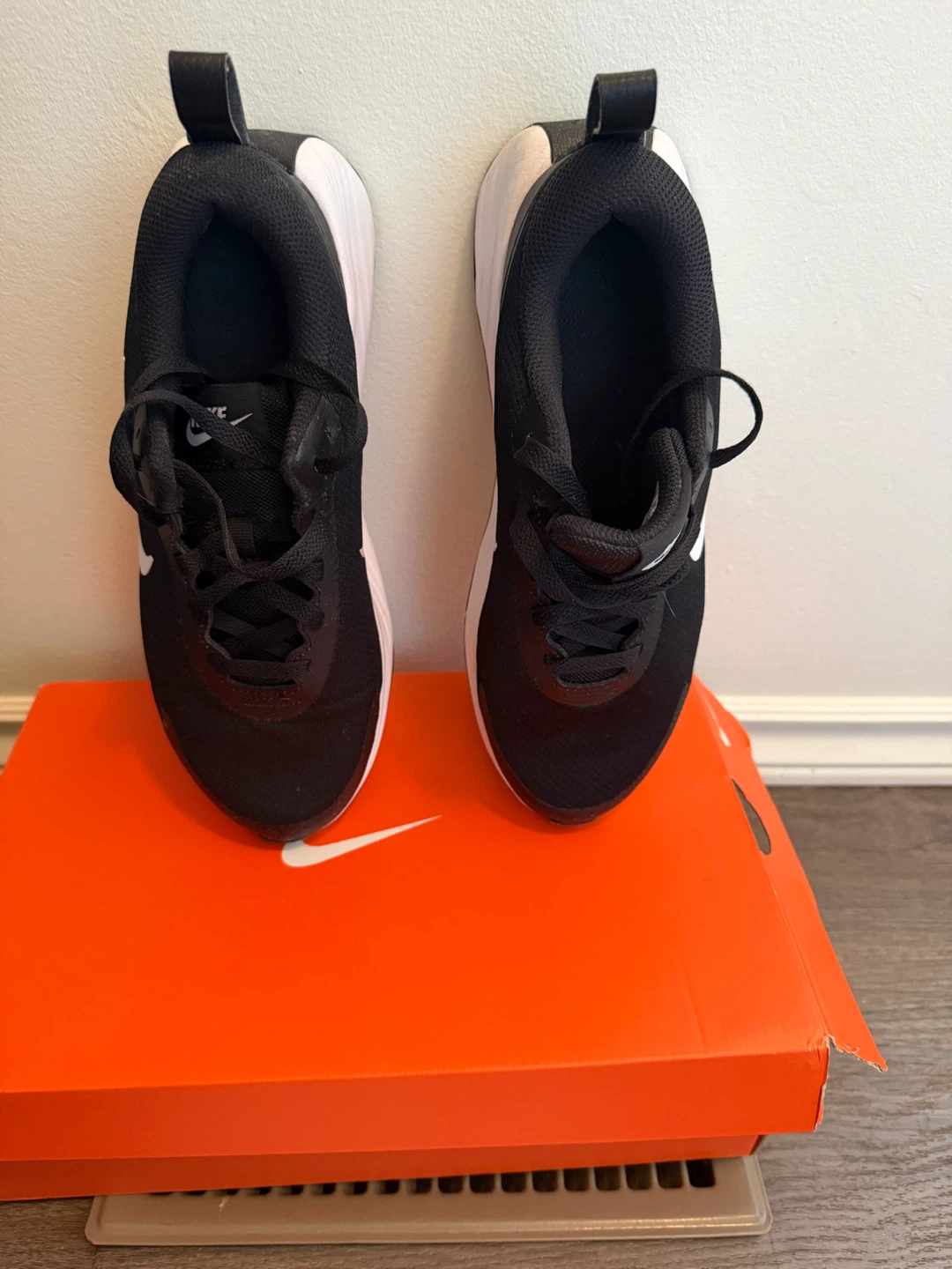 Nike Black & White Sneakers –Women’s Size 7.5 - photo 5