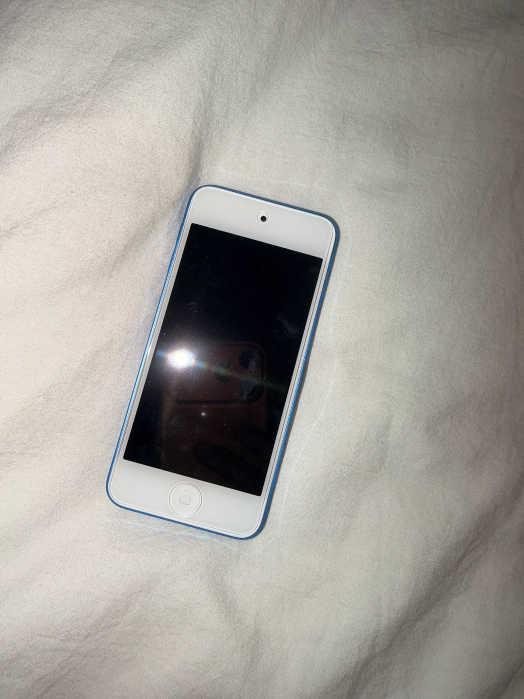 Apple iPod Touch (6th Gen) Blue with Case & Screen Protector