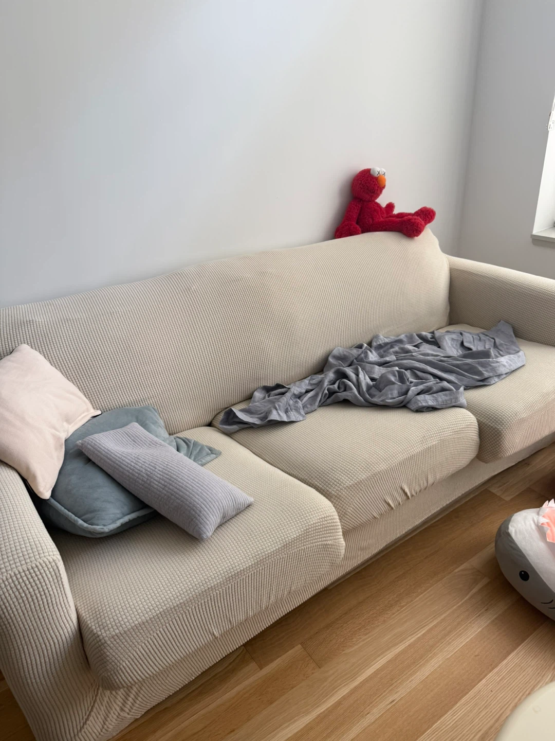 Sofa w cover