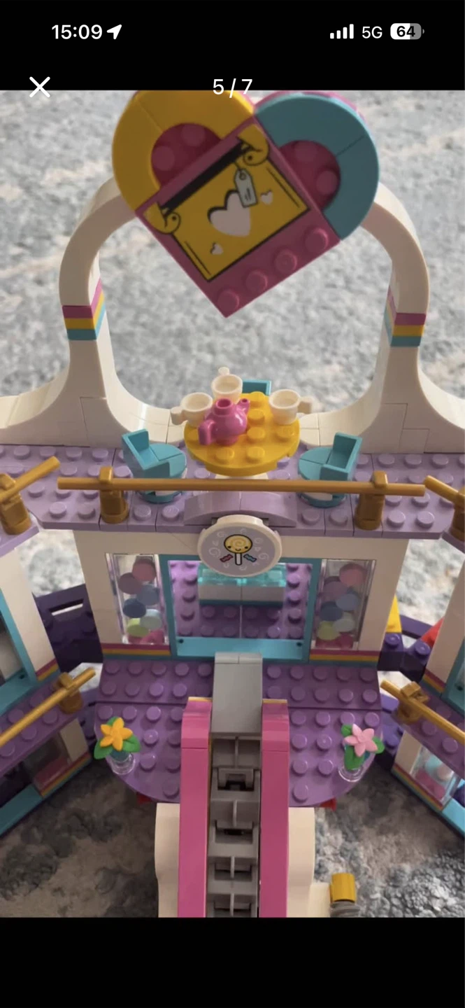 LEGO Friends Heartlake City Mall 41450 - photo 2