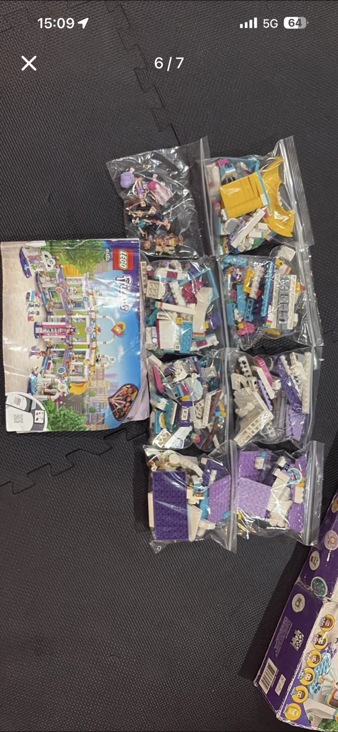LEGO Friends Heartlake City Mall 41450 - photo 3