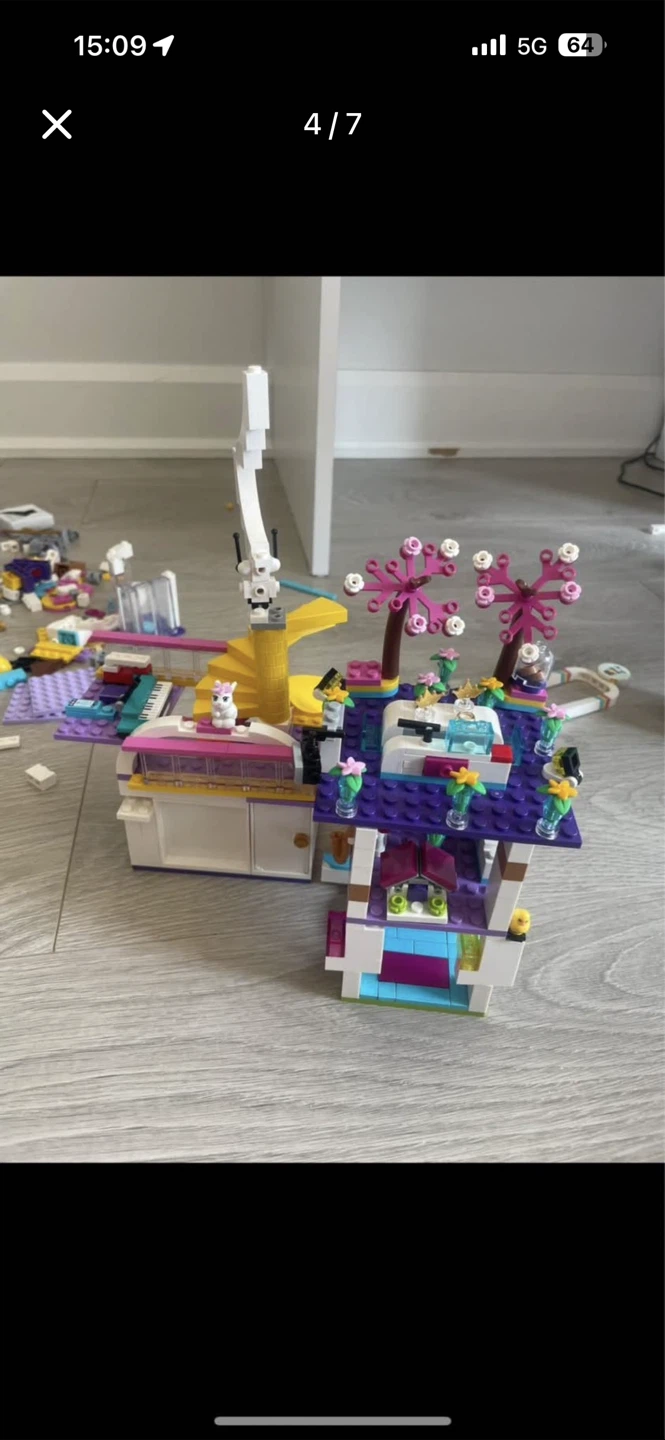 LEGO Friends Heartlake City Mall 41450 - photo 4