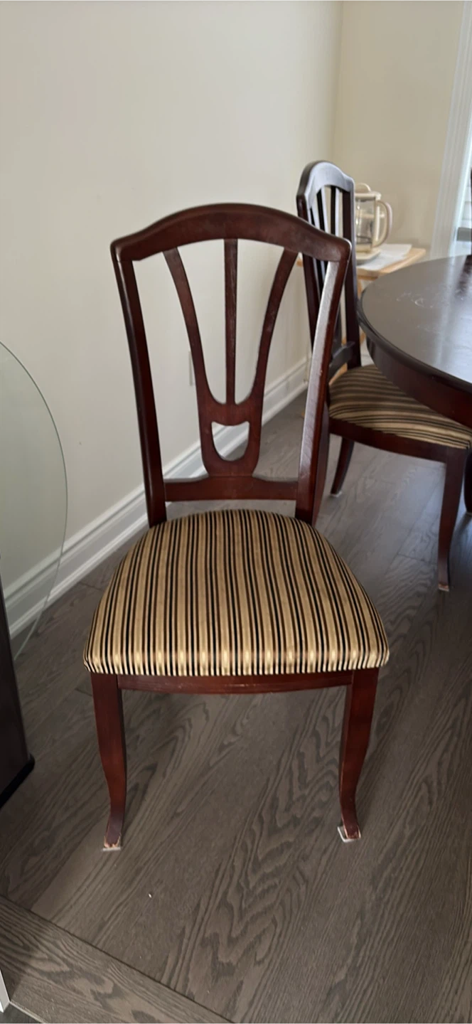 Round Dining Table with 4 Chairs