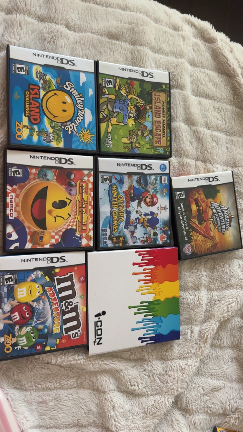Nintendo DS Game Bundle 7 Games + i-CON Travel Case