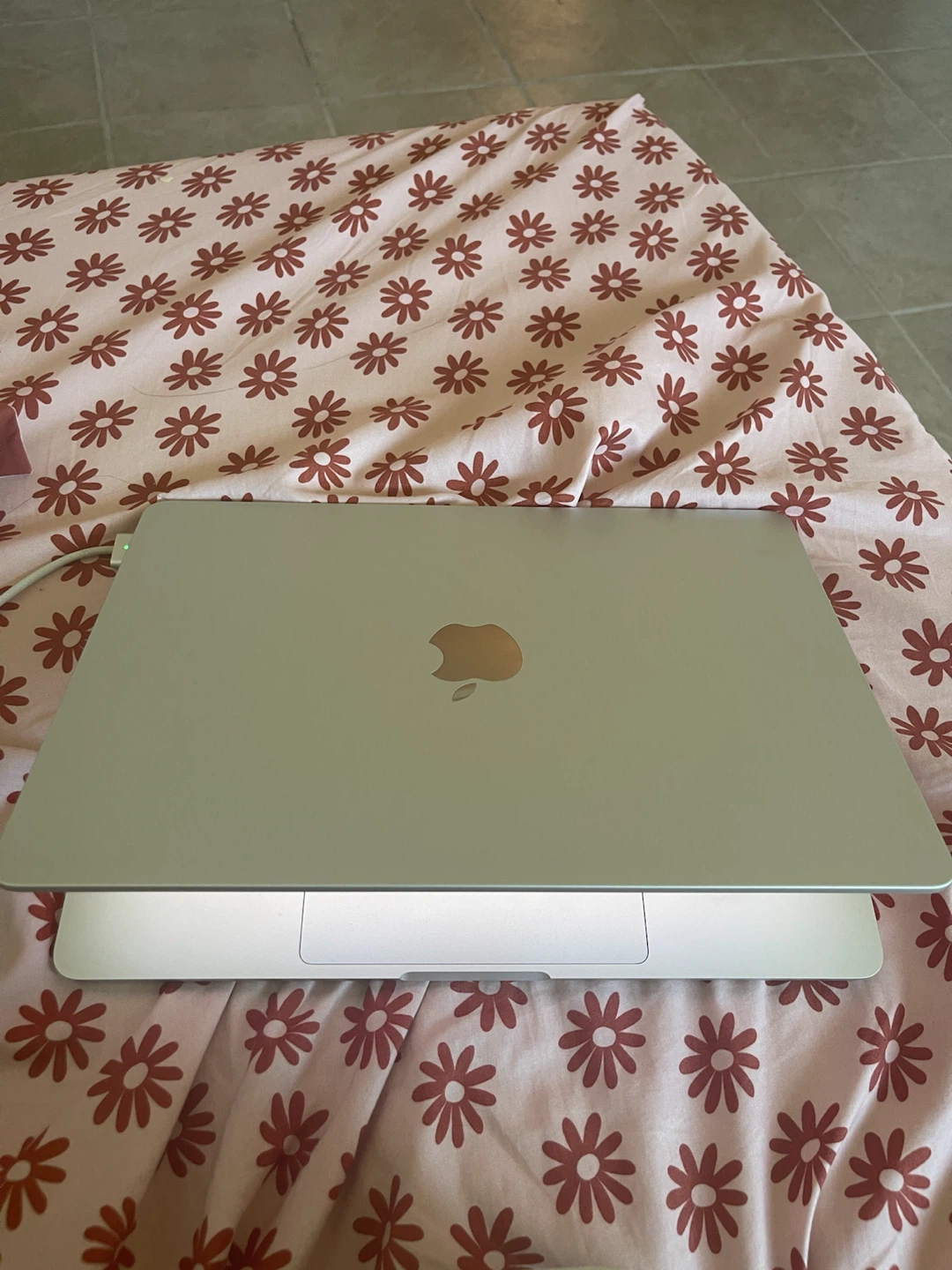 Urgent sales (MAC Air M3 13.6’’)