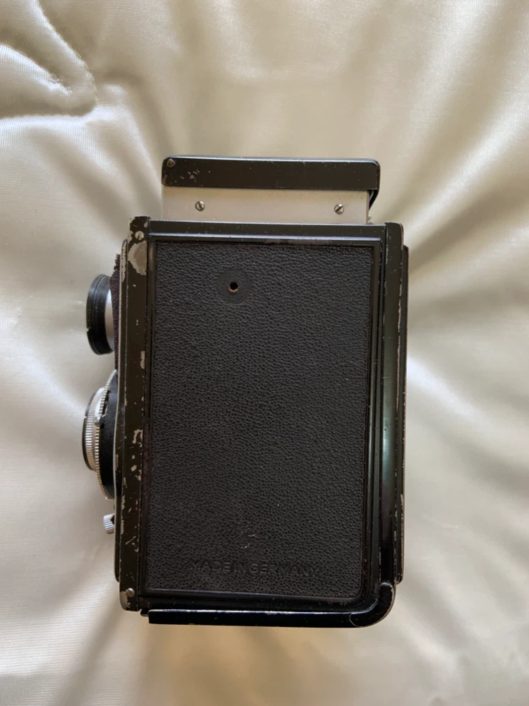 Vintage E. Ludwig Twin Lens Reflex Camera - photo 2