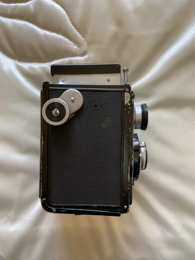Vintage E. Ludwig Twin Lens Reflex Camera - photo 3