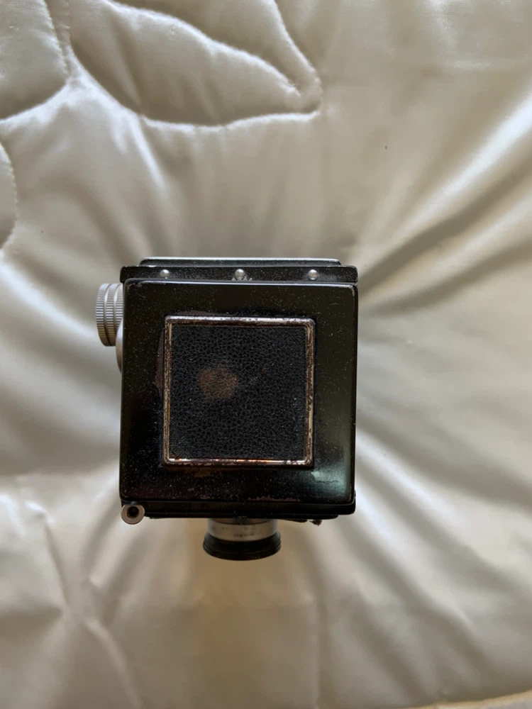 Vintage E. Ludwig Twin Lens Reflex Camera - photo 4
