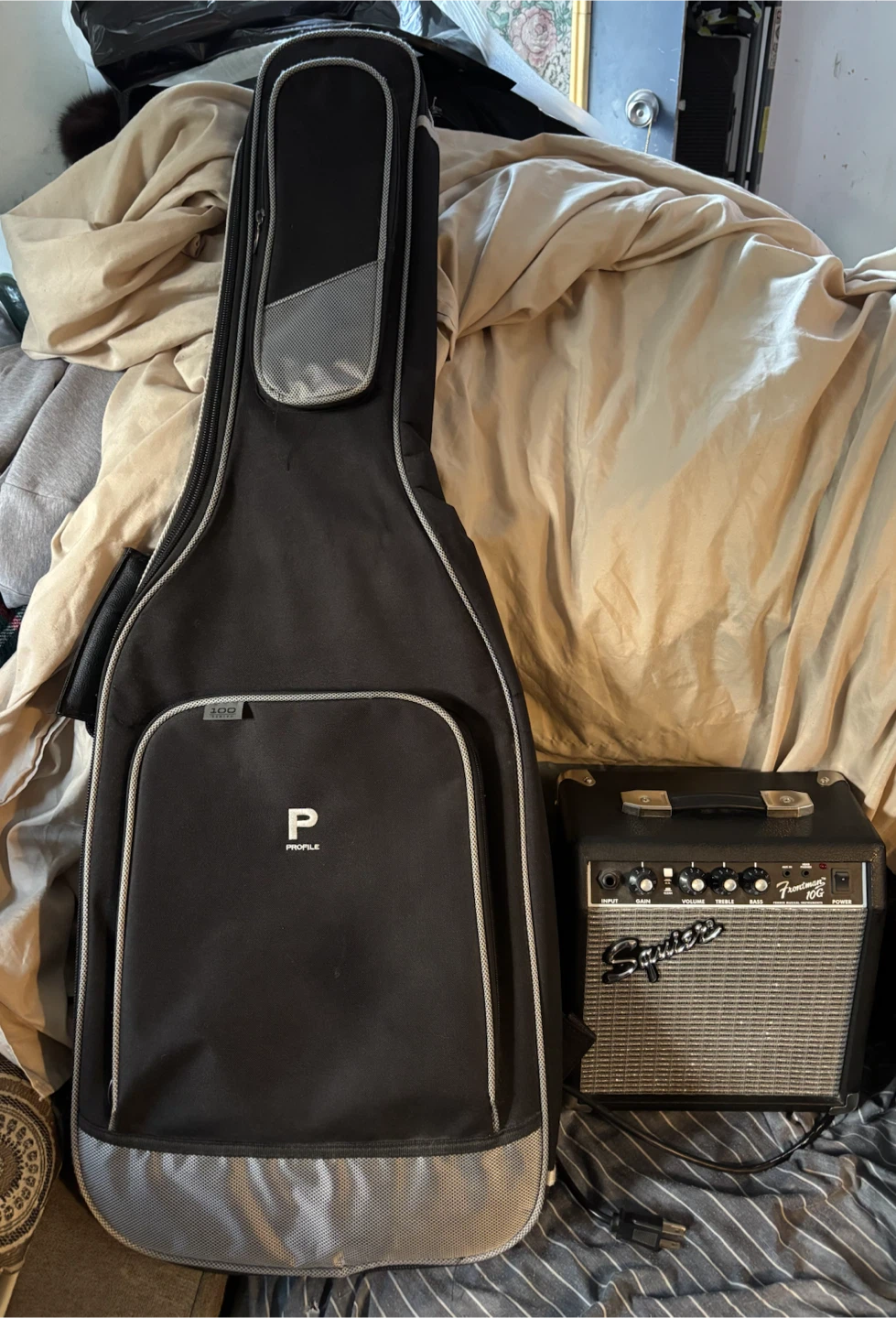 Squier Stratocaster Electric Guitar with Profile Amp and Gig Bag - photo 2