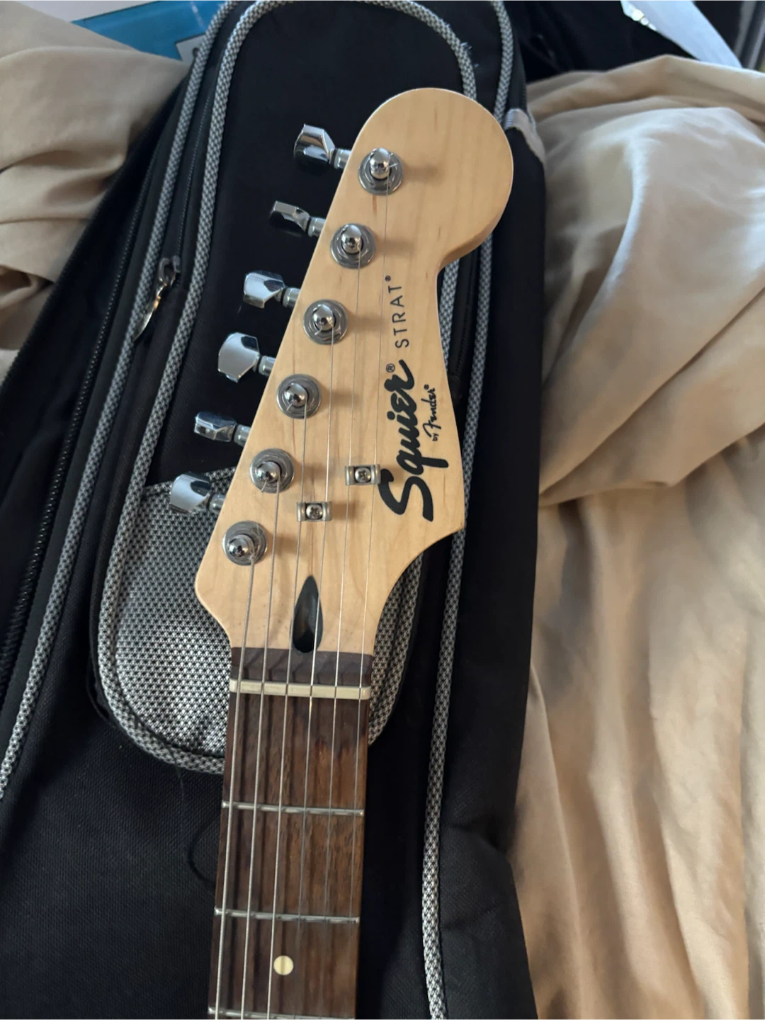 Squier Stratocaster Electric Guitar with Profile Amp and Gig Bag - photo 4