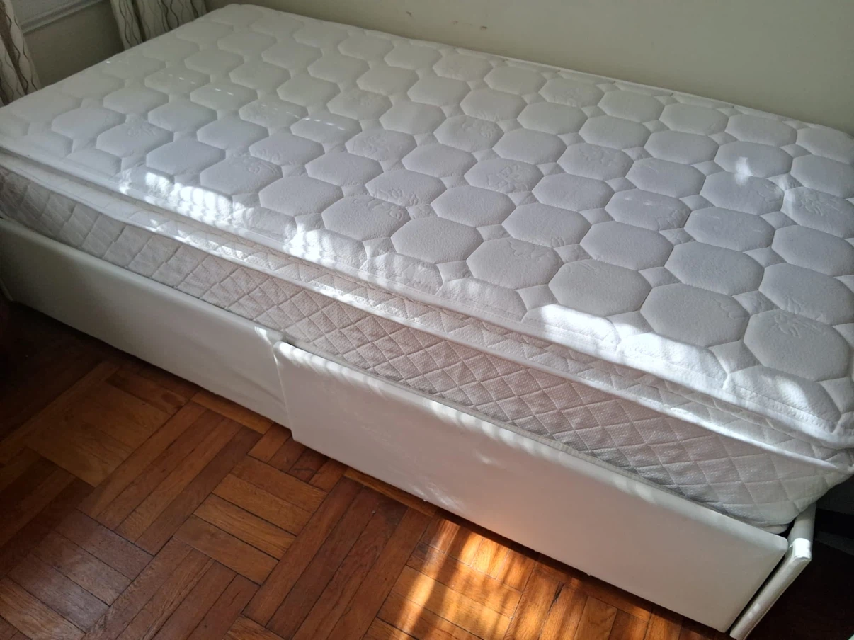 Bed frame w/ storage drawers