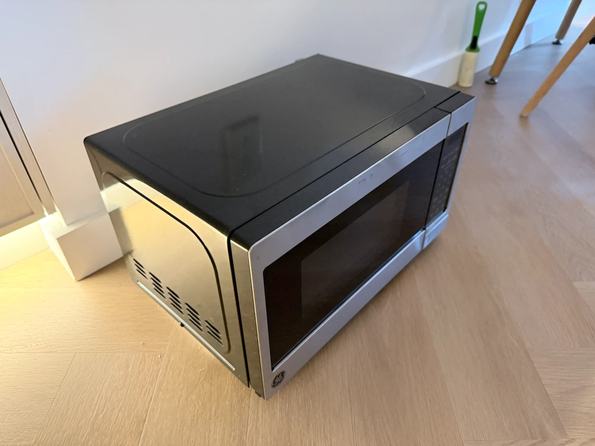 GE Microwave - photo 2