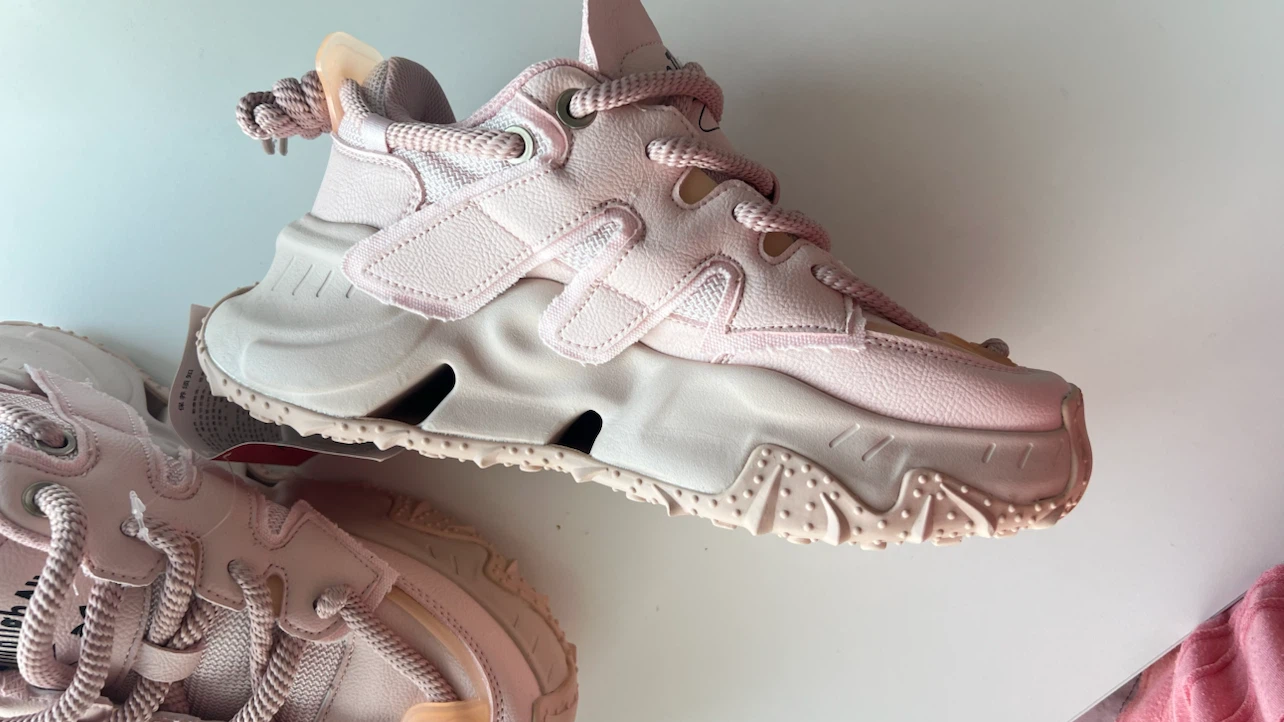 Powder Pink Flysing Fish No.1 sneakers. W8.5-9 - photo 5