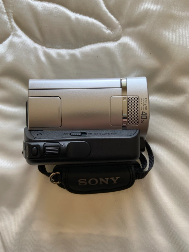 Sony Handycam DCR-SR45 Hybrid HDD Camcorder - photo 2