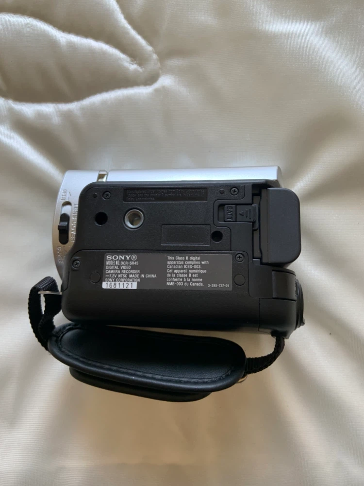 Sony Handycam DCR-SR45 Hybrid HDD Camcorder - photo 3