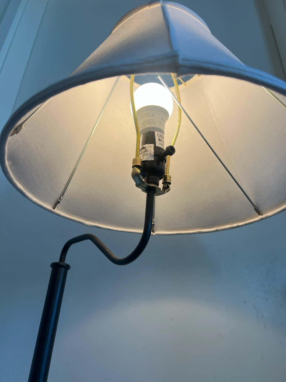 Floor lamp with side table - photo 3
